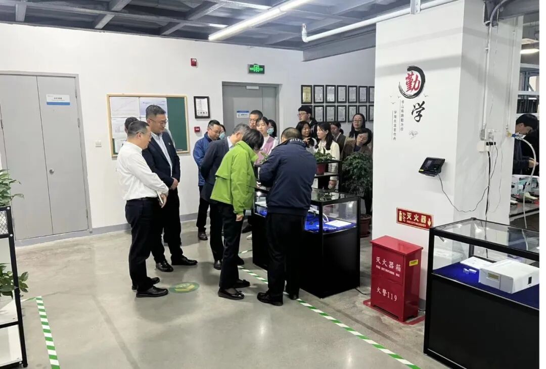 市督导组、临港集团领导莅临昊丰医疗参观考察(图2)