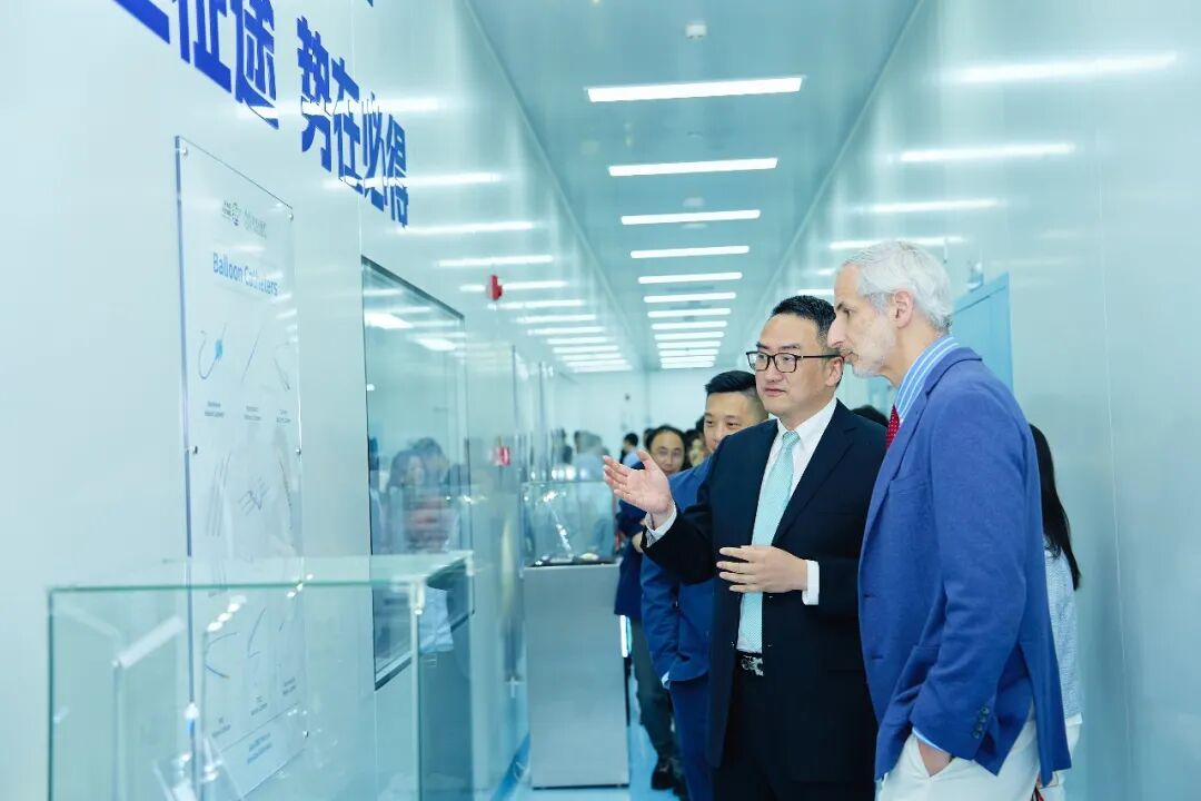 全球视野,实力见证|Medtronic 一行莅临美度可医疗考察交流(图2)